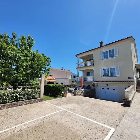 Danica Mit Balkon By Interhome