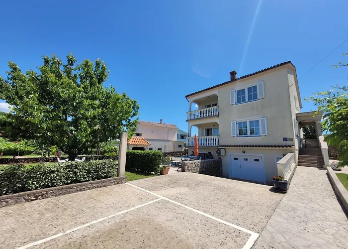 Danica Mit Balkon By Interhome